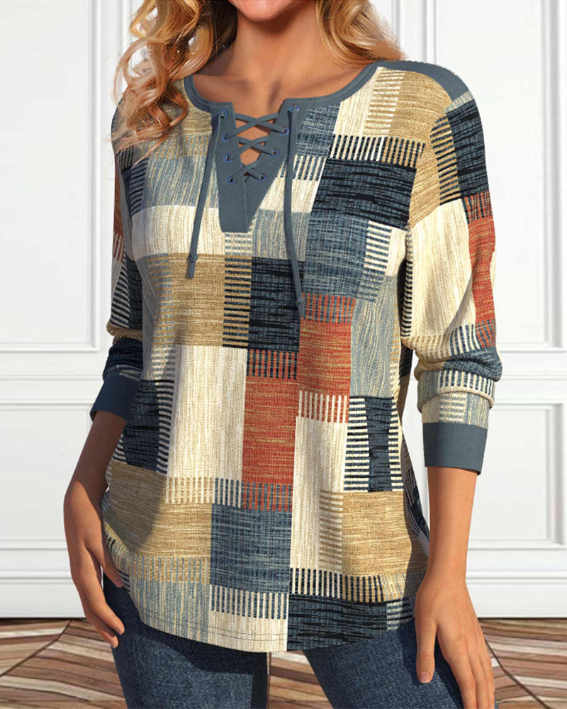 LaceMosaic™ | Top met geometrische print en vetersluiting